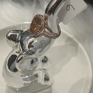 Elegant Ring with Teardrop Shaped Gemstone